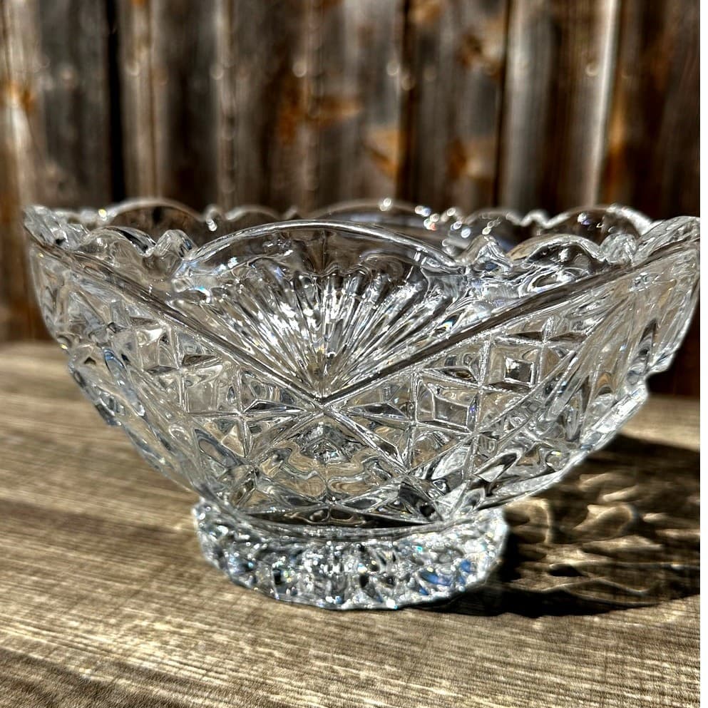 Heavy Pinwheel Star of David 8" Glass Footed Base Scalloped Rim Serving Bowl