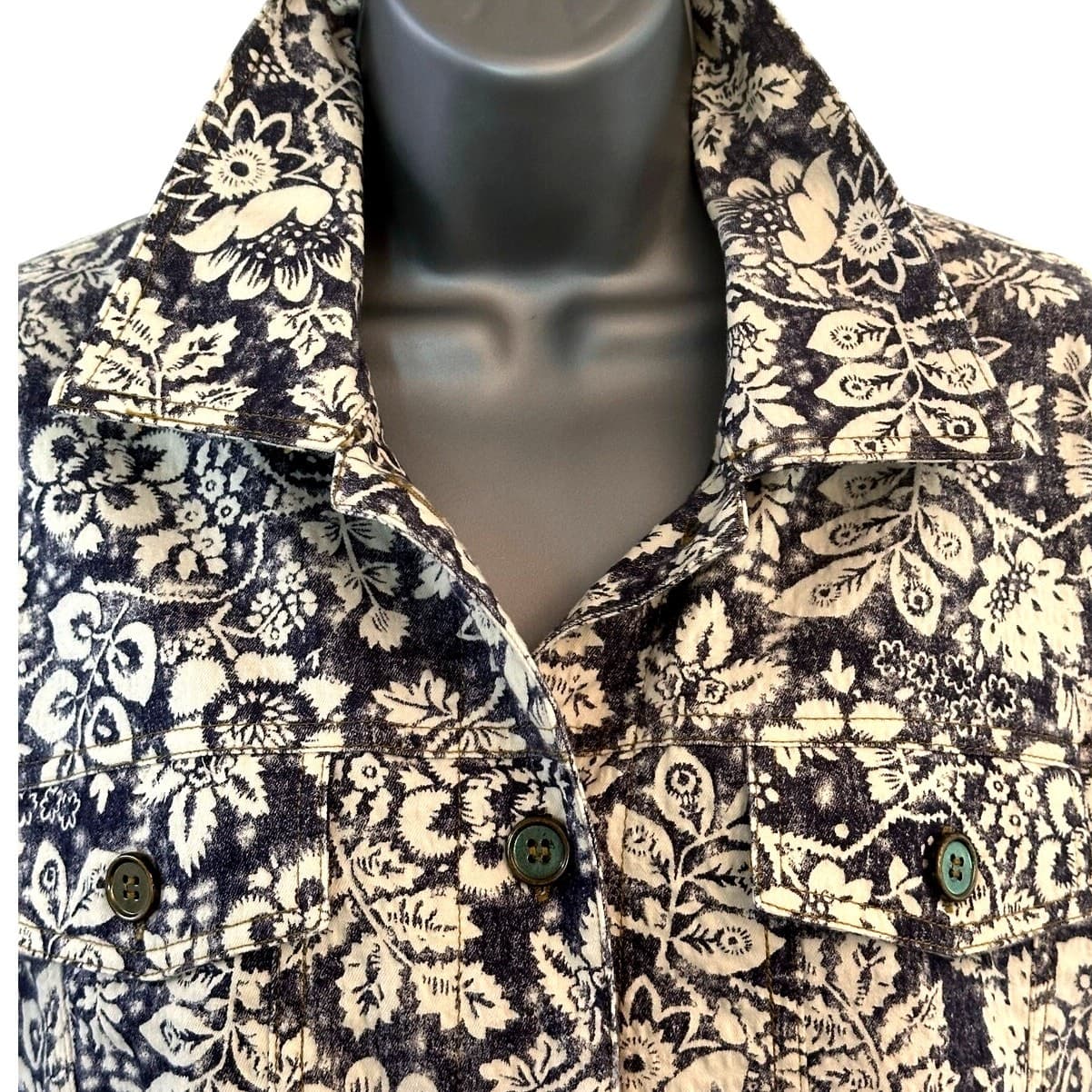 Rebecca Malone Floral Denim Blue & White Button Woman’s Blouse Shirt L Excellent - Thumbnail 5
