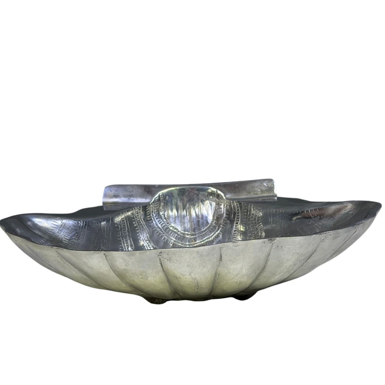 Tres Amigos Mexico Large Vintage Aluminum 13" Clamshell Serving Bowl/Tray - Thumbnail 3