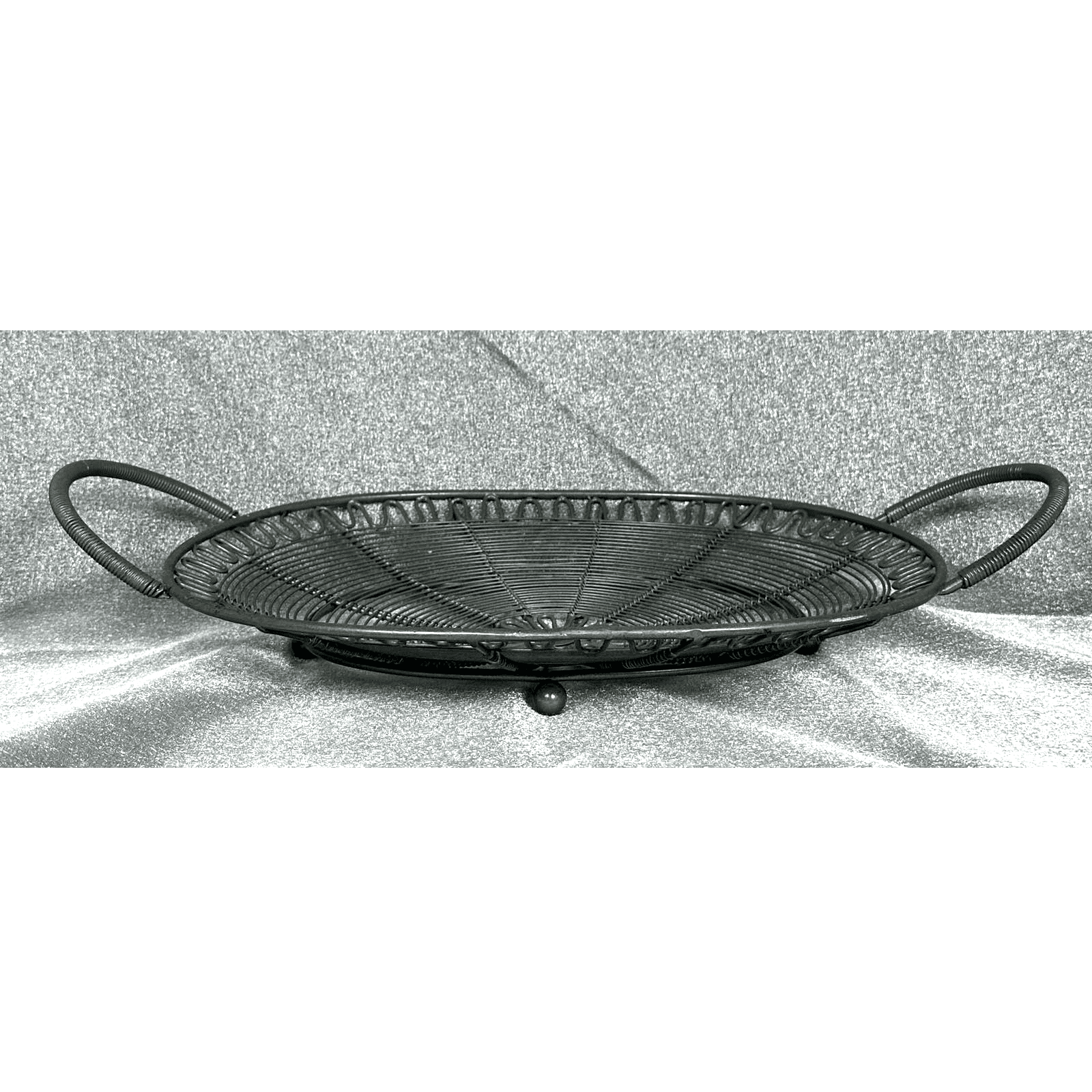 Wire Oval Shallow Fruit Basket with Handles Centerpiece- 18" x 11" - Thumbnail 3