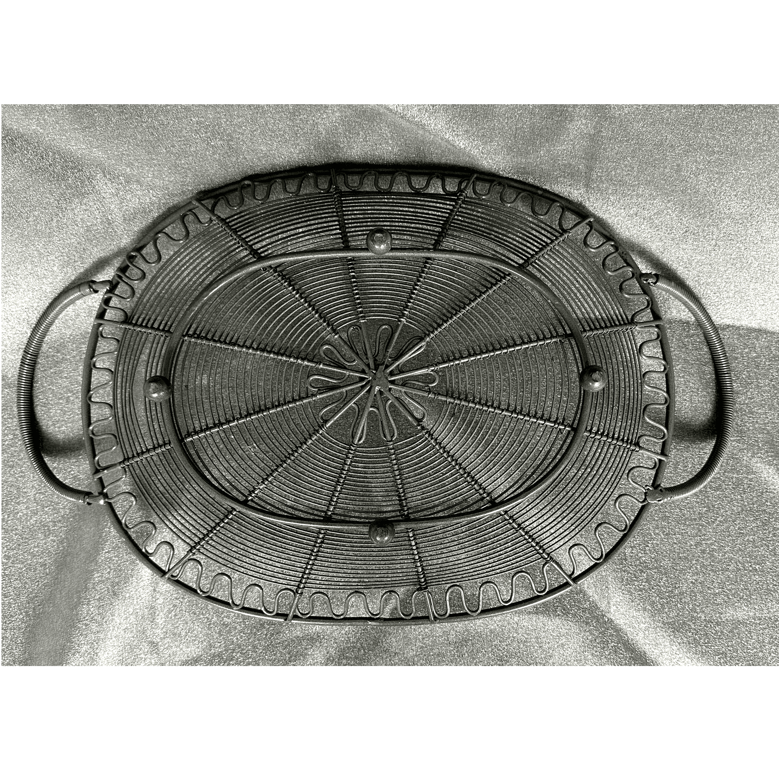 Wire Oval Shallow Fruit Basket with Handles Centerpiece- 18" x 11" - Thumbnail 6