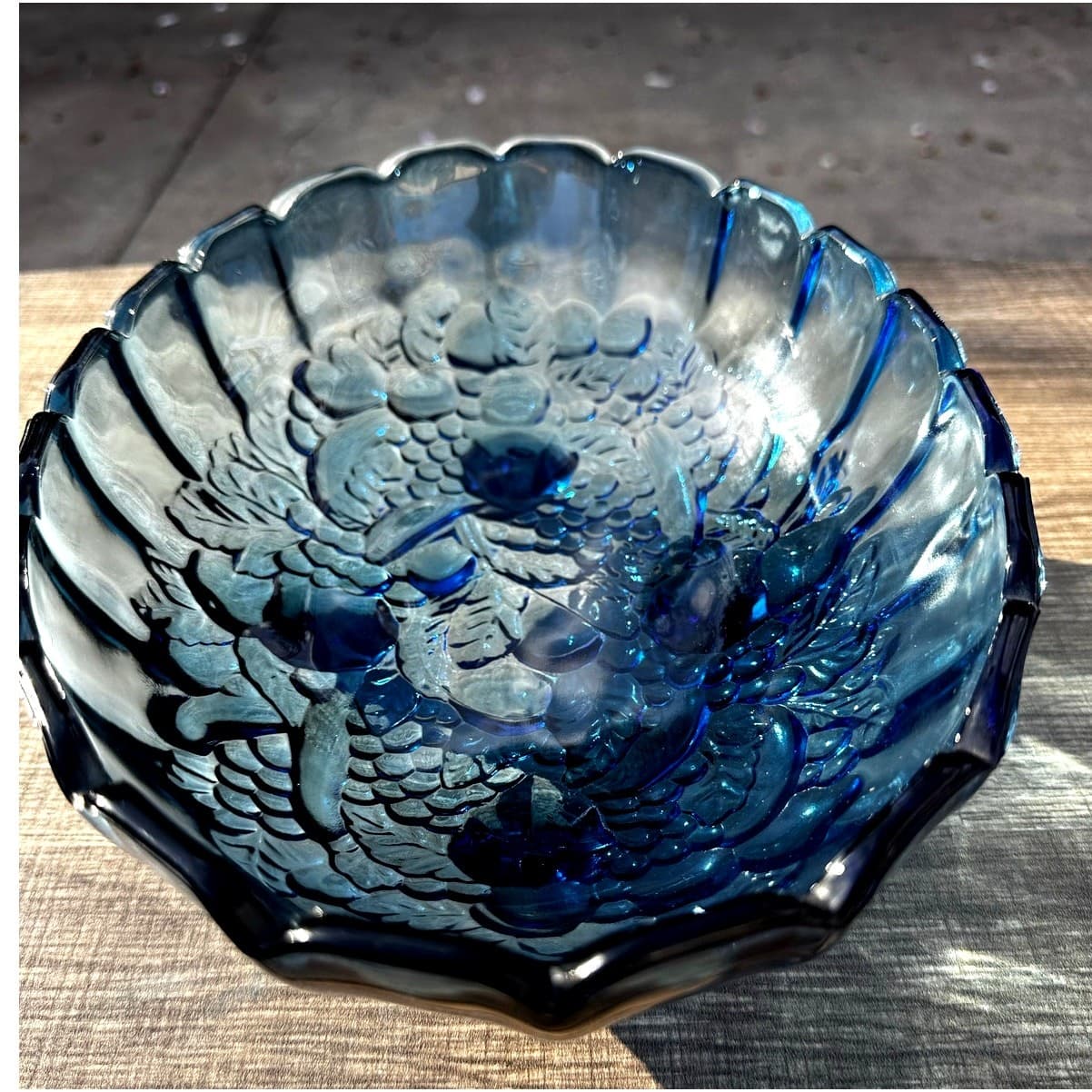 Indiana Glass Vintage Garland Blue Oval Footed Harvest Grape Centerpiece Bowl - Thumbnail 8
