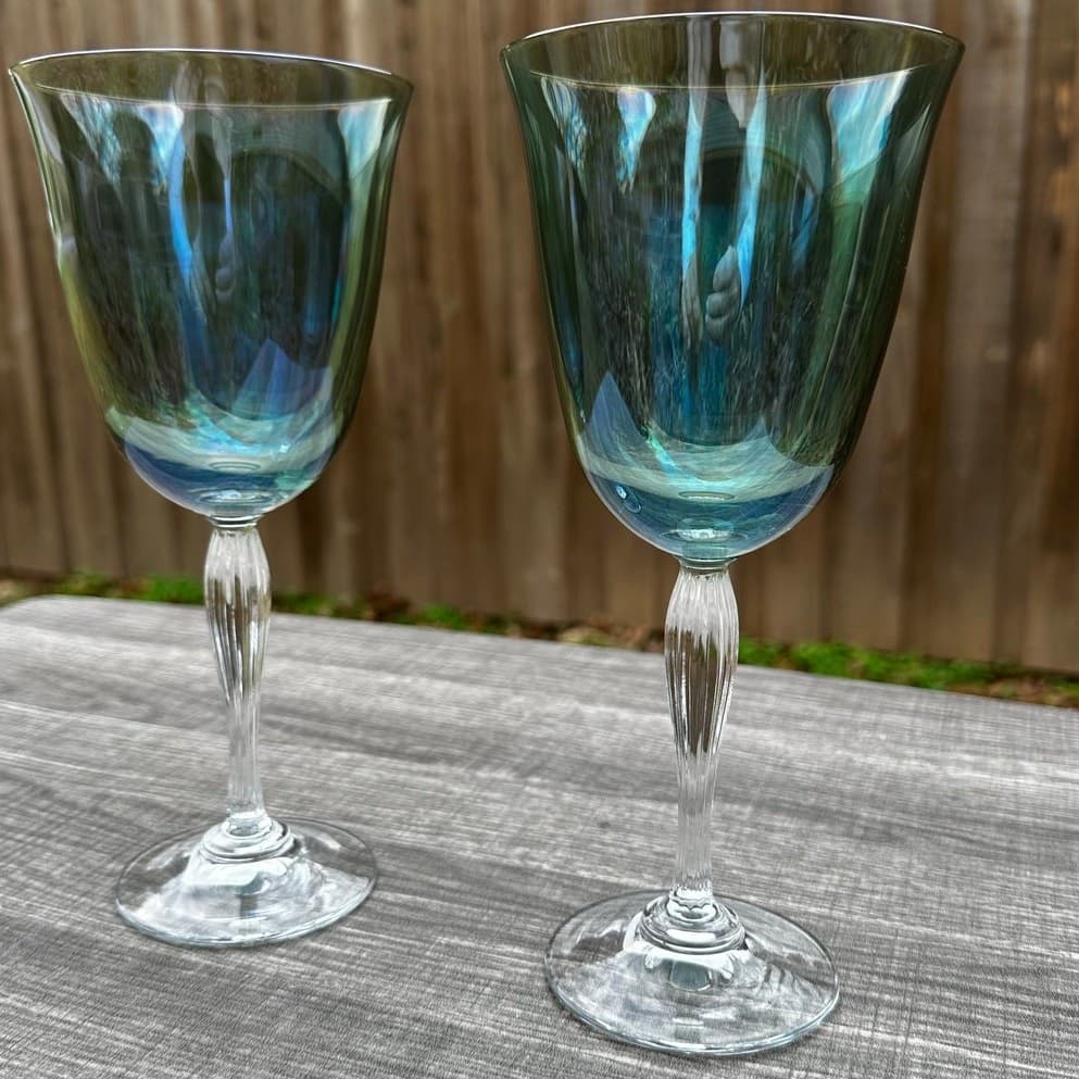 Crate & Barrel Retired 'Lyric' Light Green Ribbed Stem Water/Wine Goblets-Set 2 - Thumbnail 3