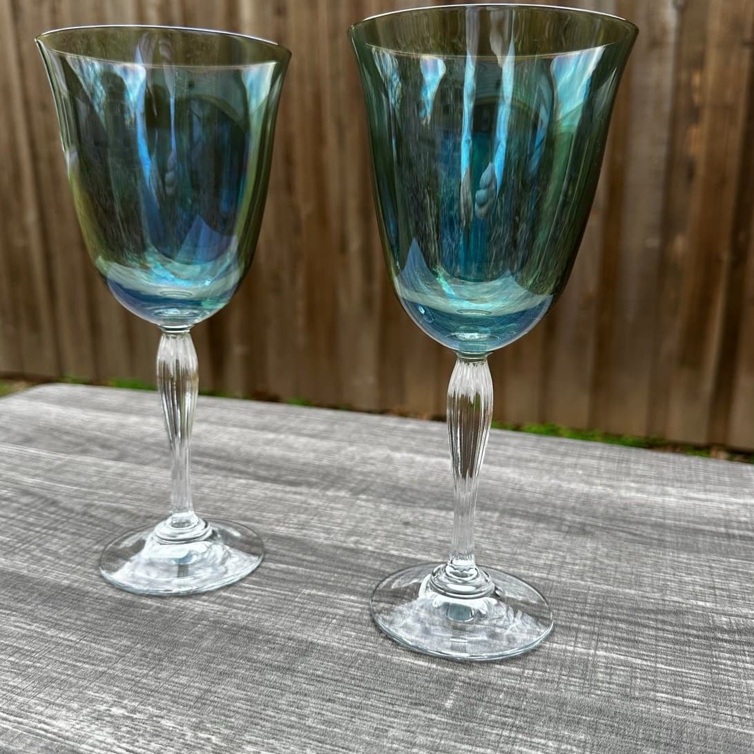 Crate & Barrel Retired 'Lyric' Light Green Ribbed Stem Water/Wine Goblets-Set 2 - Thumbnail 2