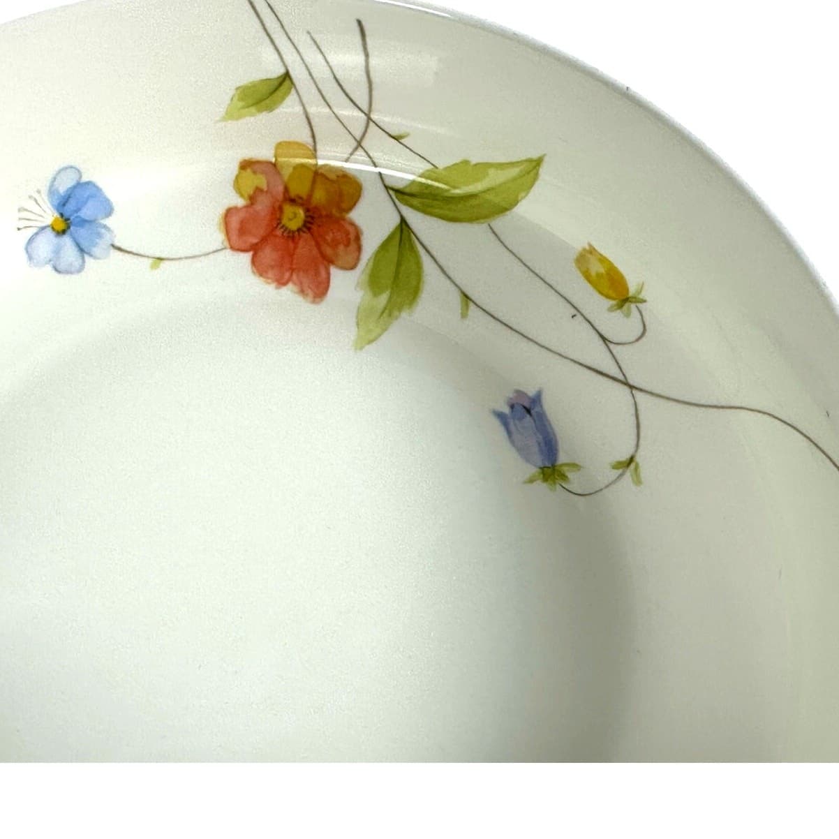 Mikasa Bone China Japan 1974-1996 Retired 'Just Flowers' 9" Serving Bowl - Thumbnail 4