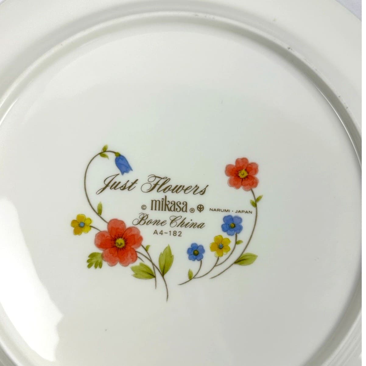 Mikasa Bone China Japan 1974-1996 Retired 'Just Flowers' 6-PC Place Setting - Thumbnail 3