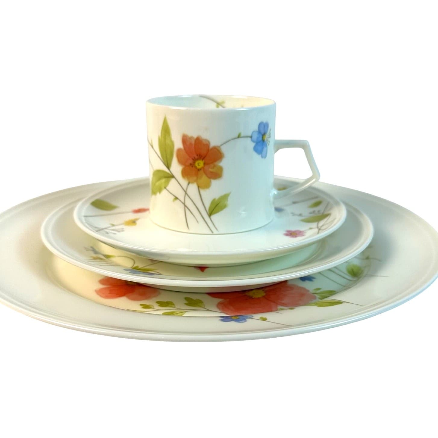 Mikasa Bone China Japan 1974-1996 Retired 'Just Flowers' 4-Piece Place Setting - Thumbnail 2