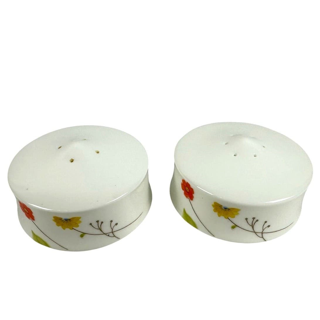 Mikasa Bone China Japan 1974-1996 Retired 'Just Flowers' Salt/Pepper Shaker Set - Thumbnail 3
