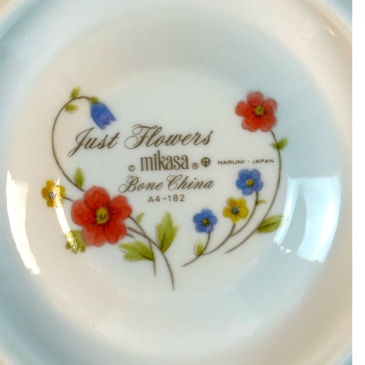 Mikasa Bone China Japan 1974-1996 Retired 'Just Flowers' Dinner Plate & Saucer - Thumbnail 4