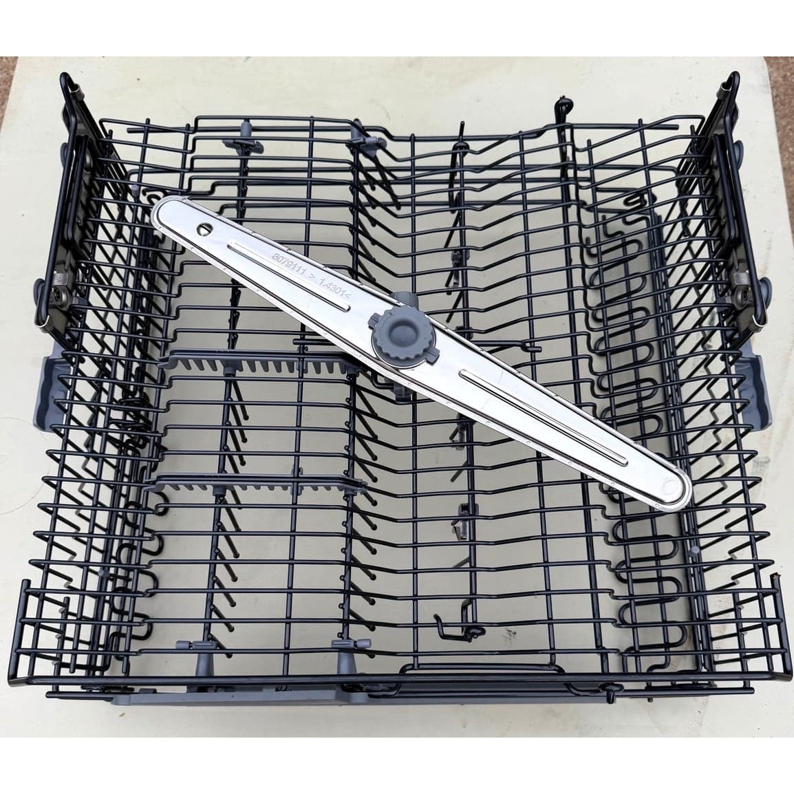 ASKO Dishwasher Upper Rack Assembly OEM DBI675THXXLS.U w/ Spray Tube - Thumbnail 10