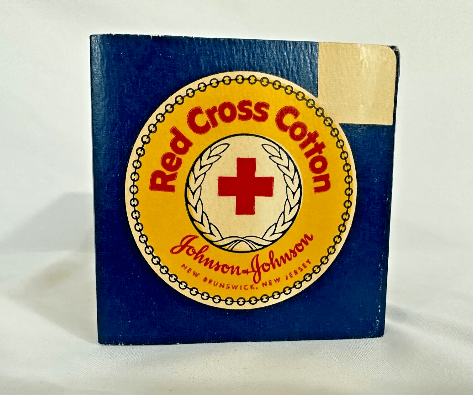 Economy Size Johnson and Johnson Red Cross Cotton Balls NOS Vintage - Thumbnail 4