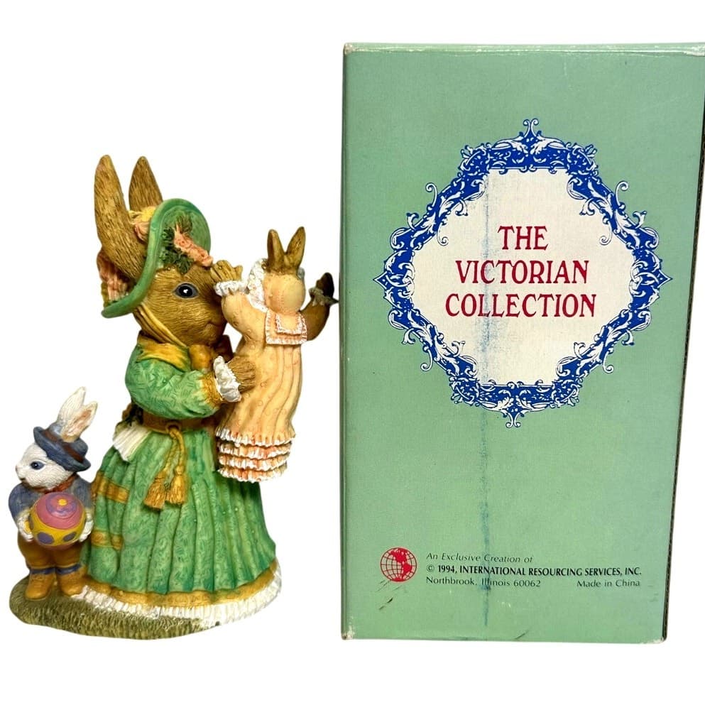 The Victorian Collection “Mother Hopper with Tom & Lilly” Easter Figurine 1994 - Thumbnail 3