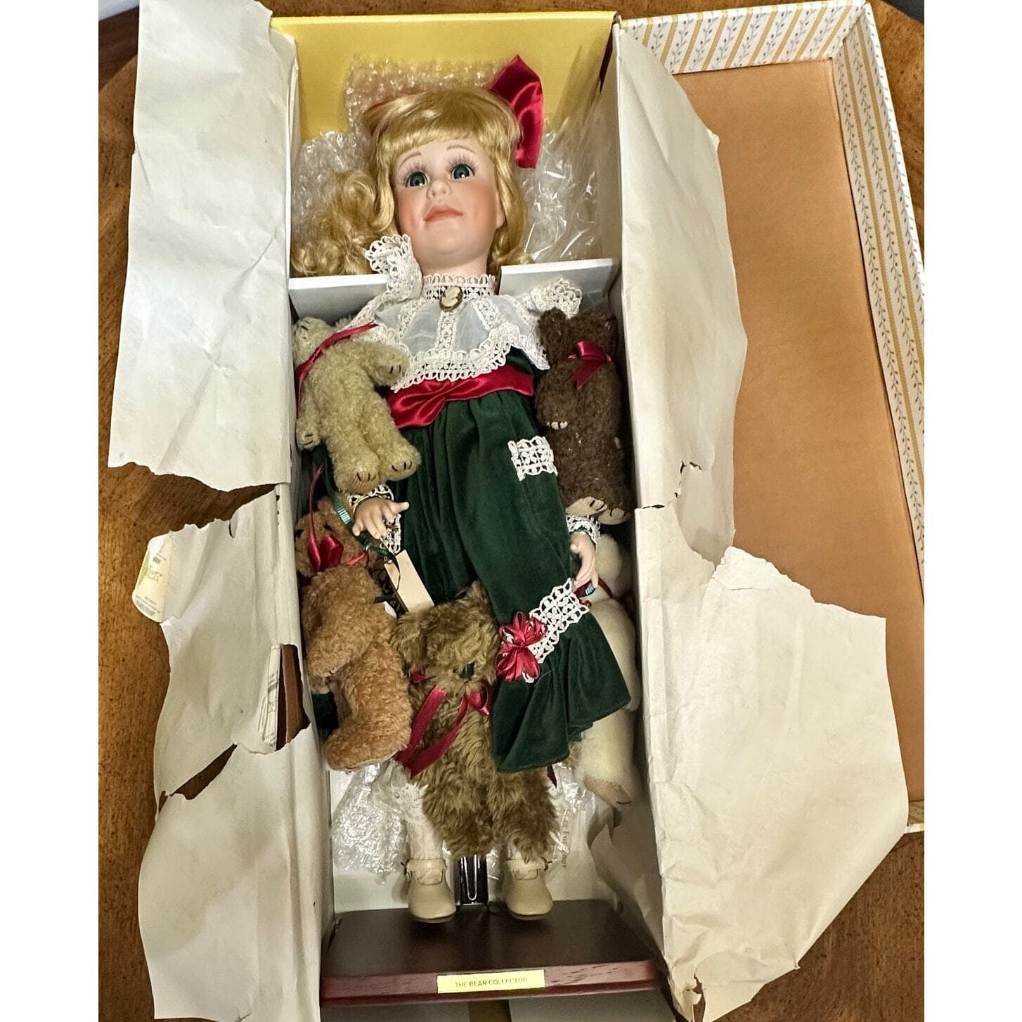 Connoisseur Collection Doll by Seymour Mann 1997 "The Bear Collector" NEW in Box - Thumbnail 12