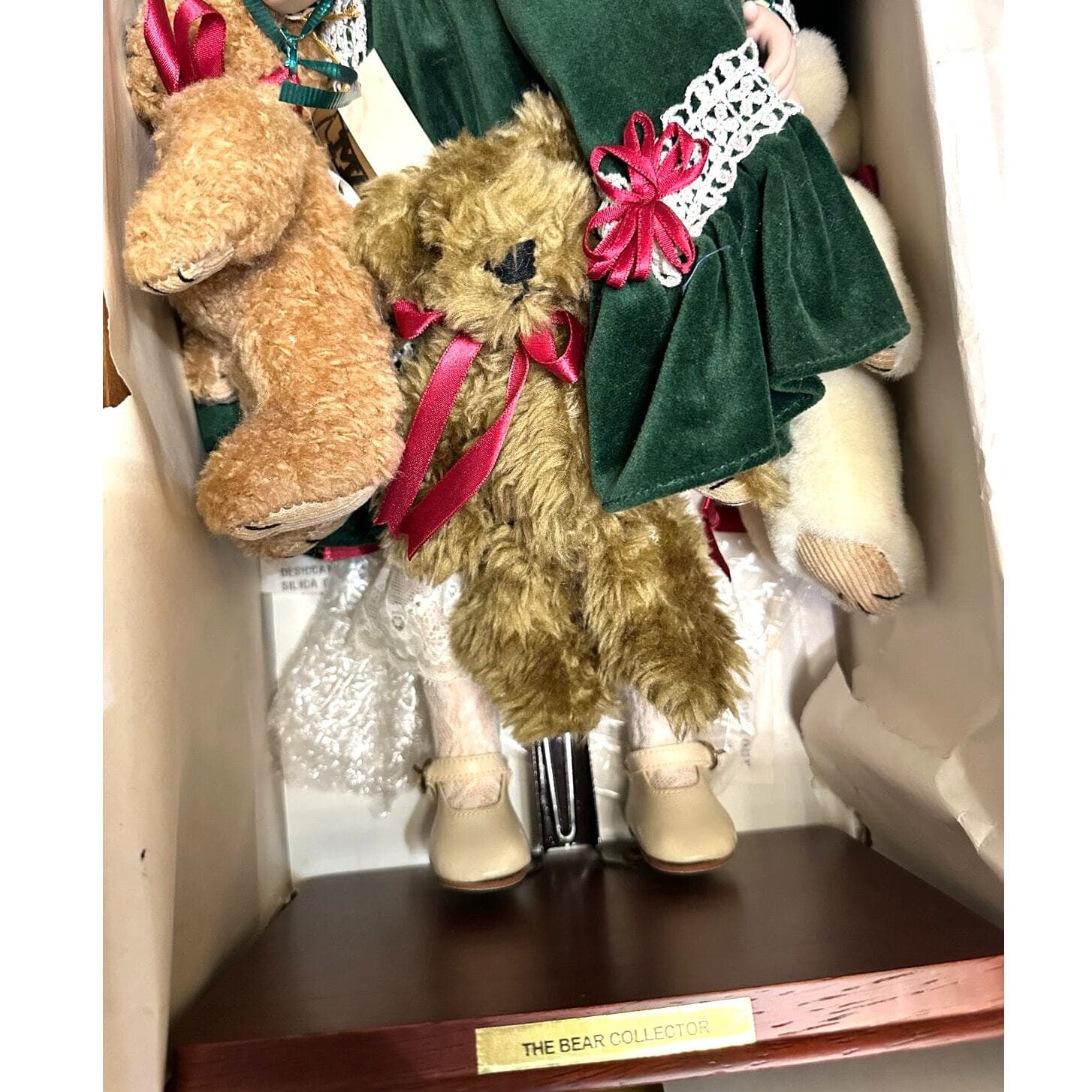 Connoisseur Collection Doll by Seymour Mann 1997 "The Bear Collector" NEW in Box - Thumbnail 5