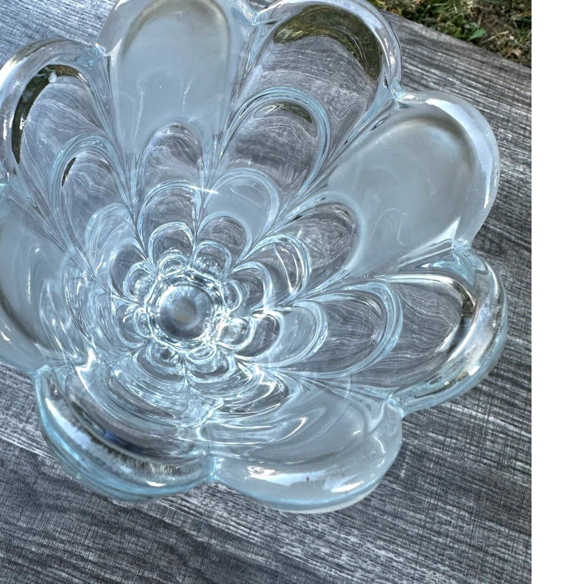 Toscana Bohemia Heavy Czech 10" Crystal Vase Layered Petal Frosted Accent Design - Thumbnail 5