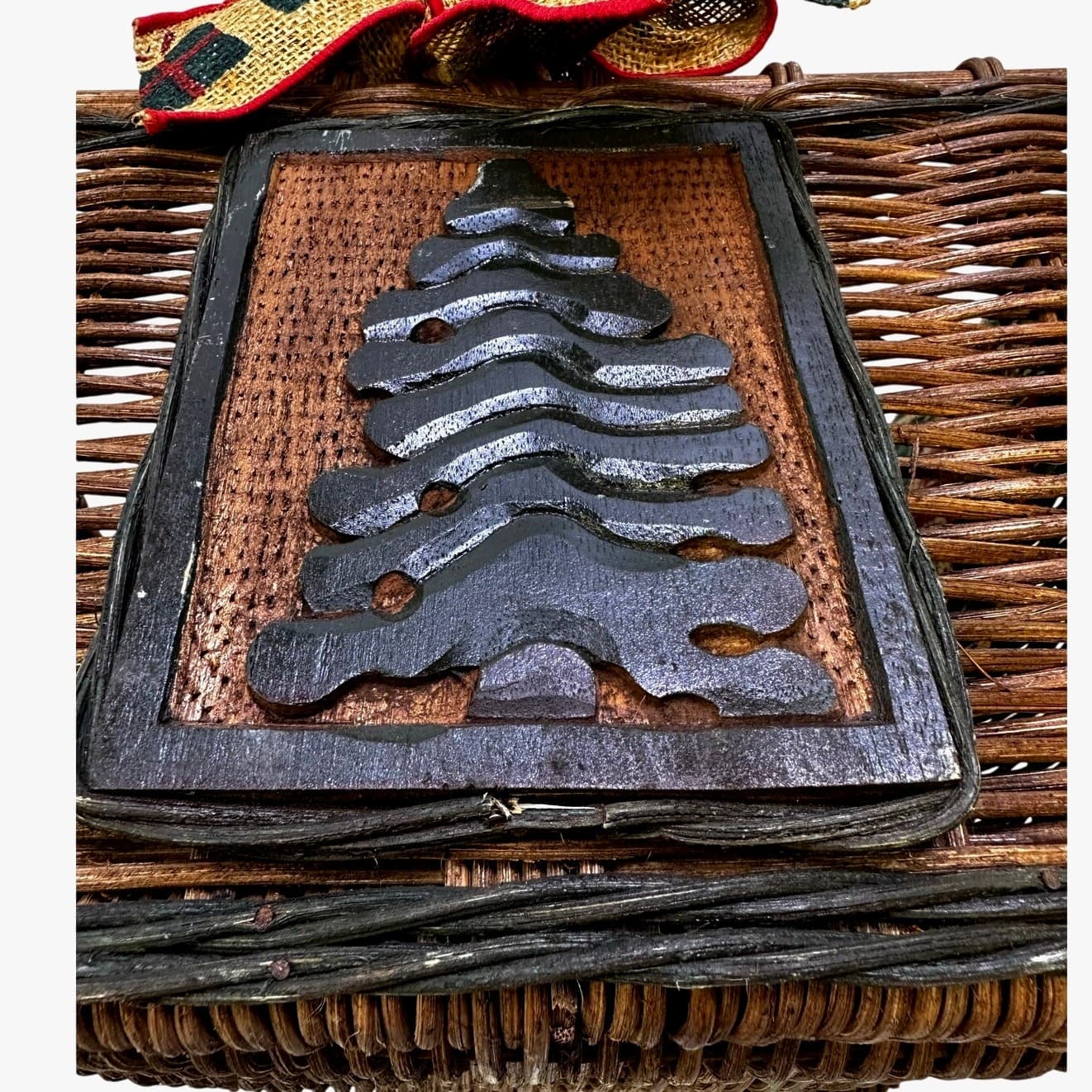 Bed Bath and Body Works Large Vintage Holiday Basket with Burlap Bow and Cloth - Thumbnail 4