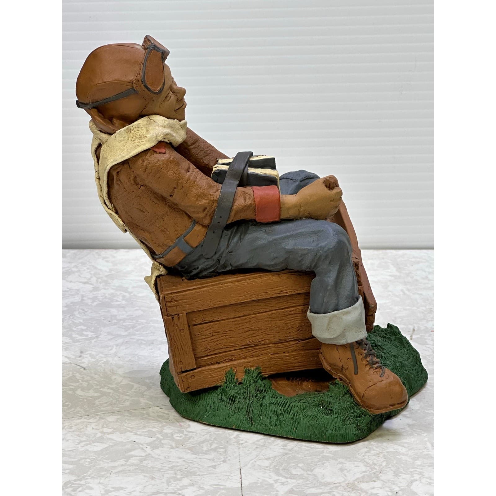 J Doty 1992 Limited Edition 'Pilot' 1105/7000 WW2 Aviator Boy Crate Plane - Thumbnail 2