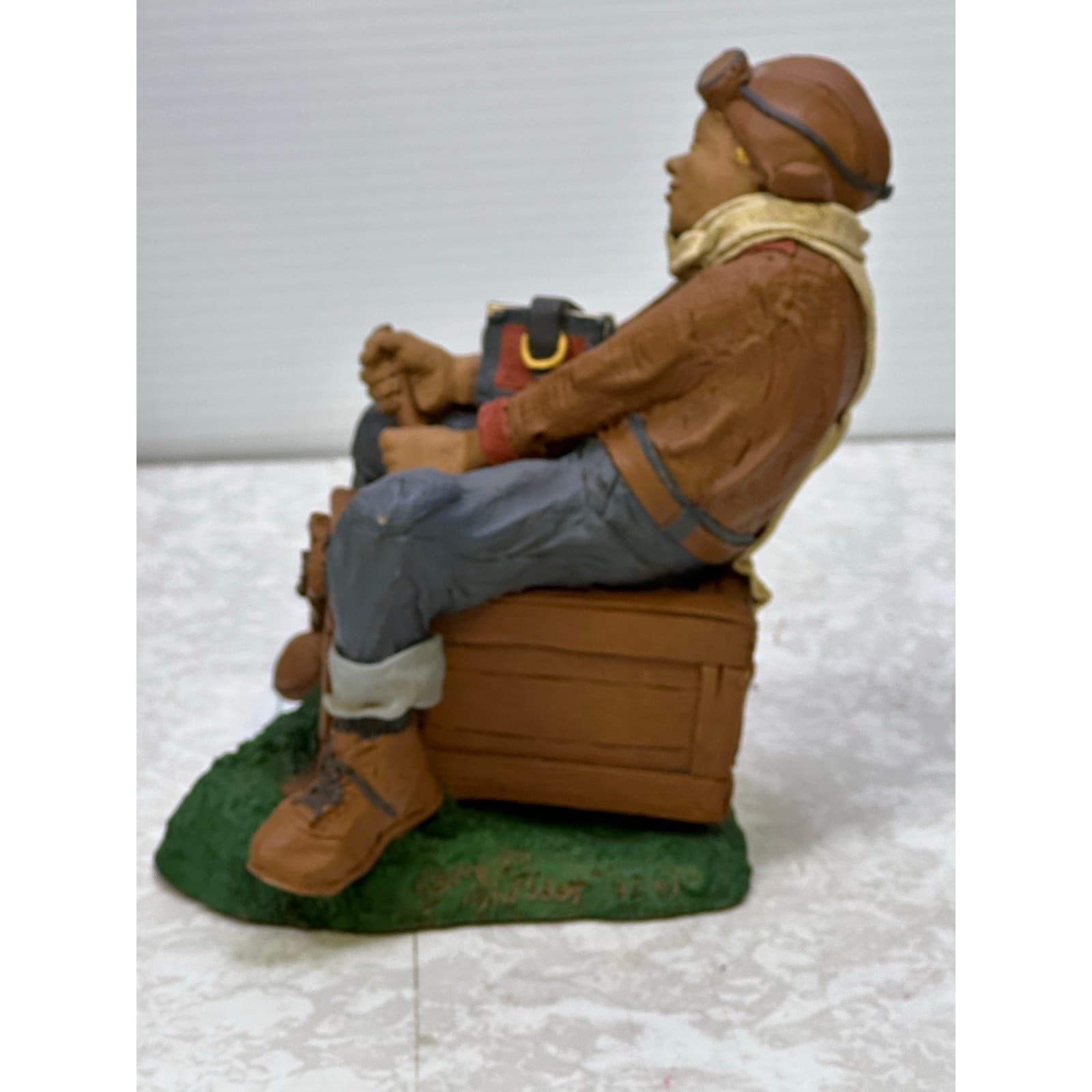 J Doty 1992 Limited Edition 'Pilot' 1105/7000 WW2 Aviator Boy Crate Plane - Thumbnail 4