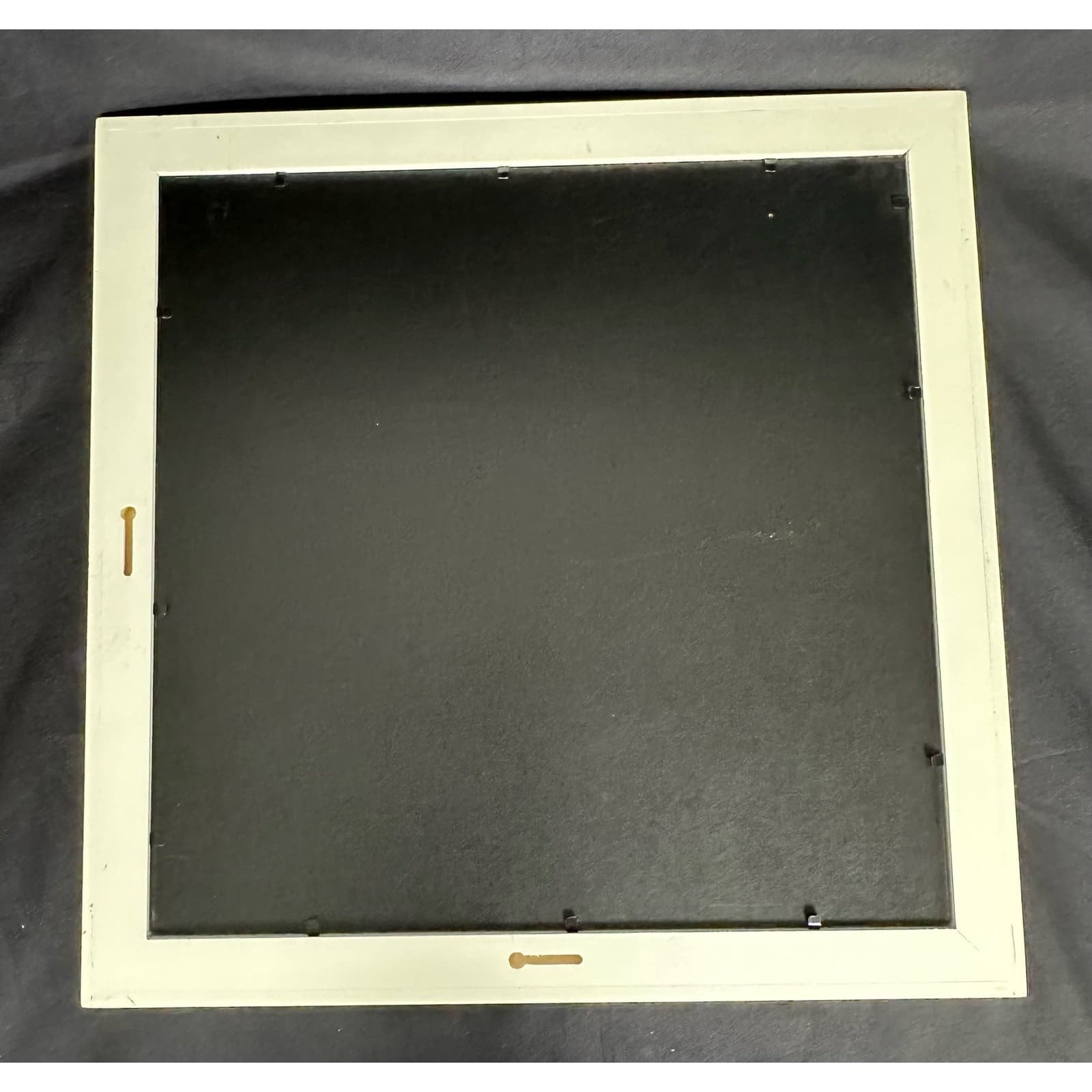 White Wall Picture Frame for Six 4 x 6 Photos 15“ Square EX - Thumbnail 5