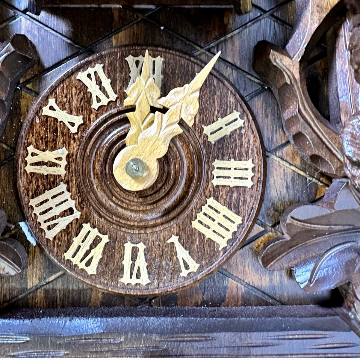 Schwarzwalder Uhren Schneider Black Forest 20" Cuckoo Clock Model 8TMT582-18-New - Thumbnail 8