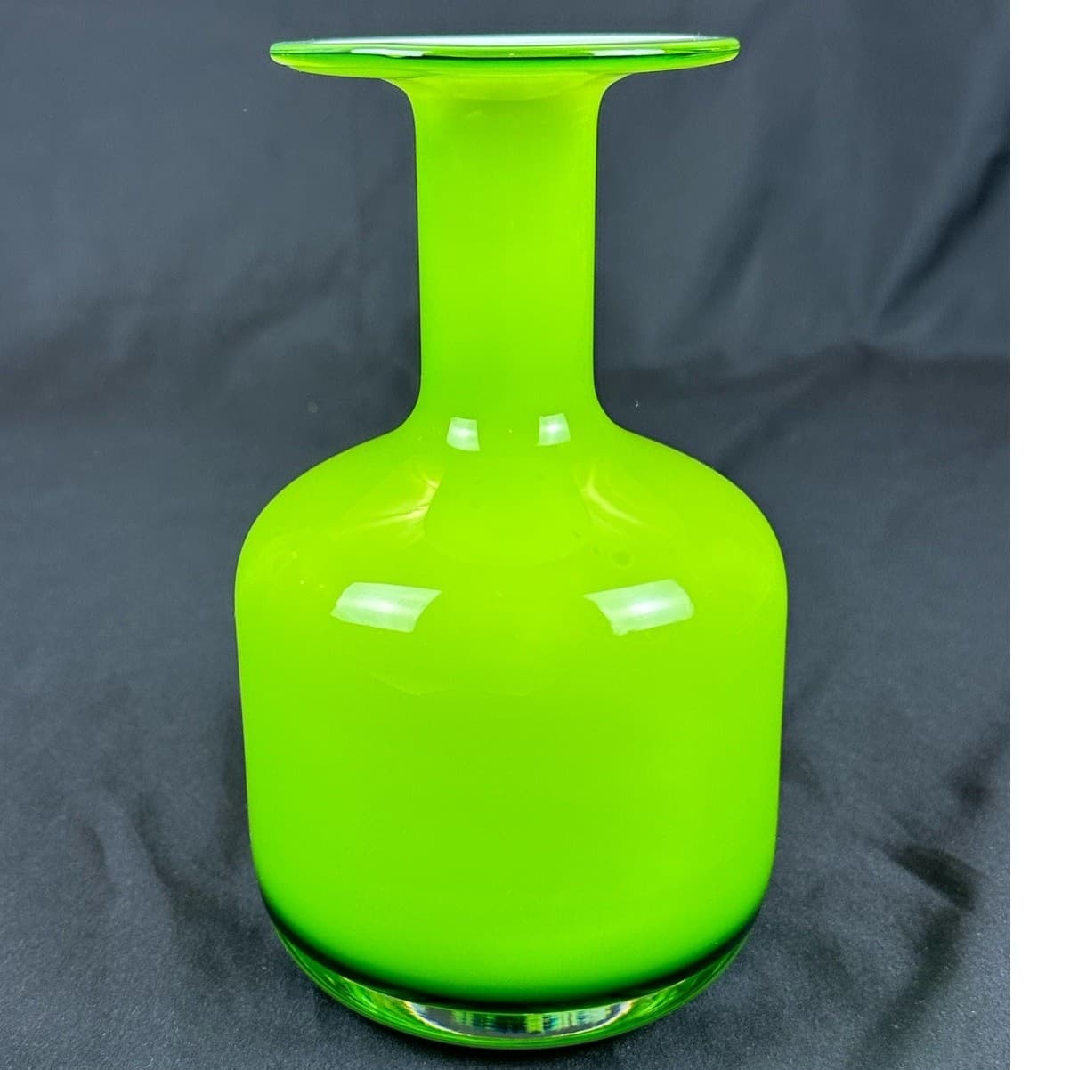 LSA Blown Art Glass Lime Green & White Vase Poland 8 1/2" - Thumbnail 5