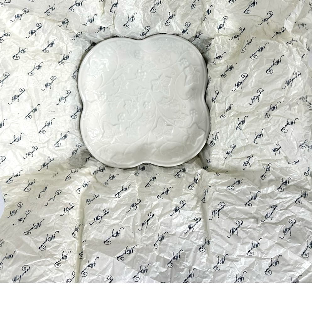Wedgwood 1996 White Earthenware England Signed Jewelry Trinket Tray-NEW in Box - Thumbnail 3