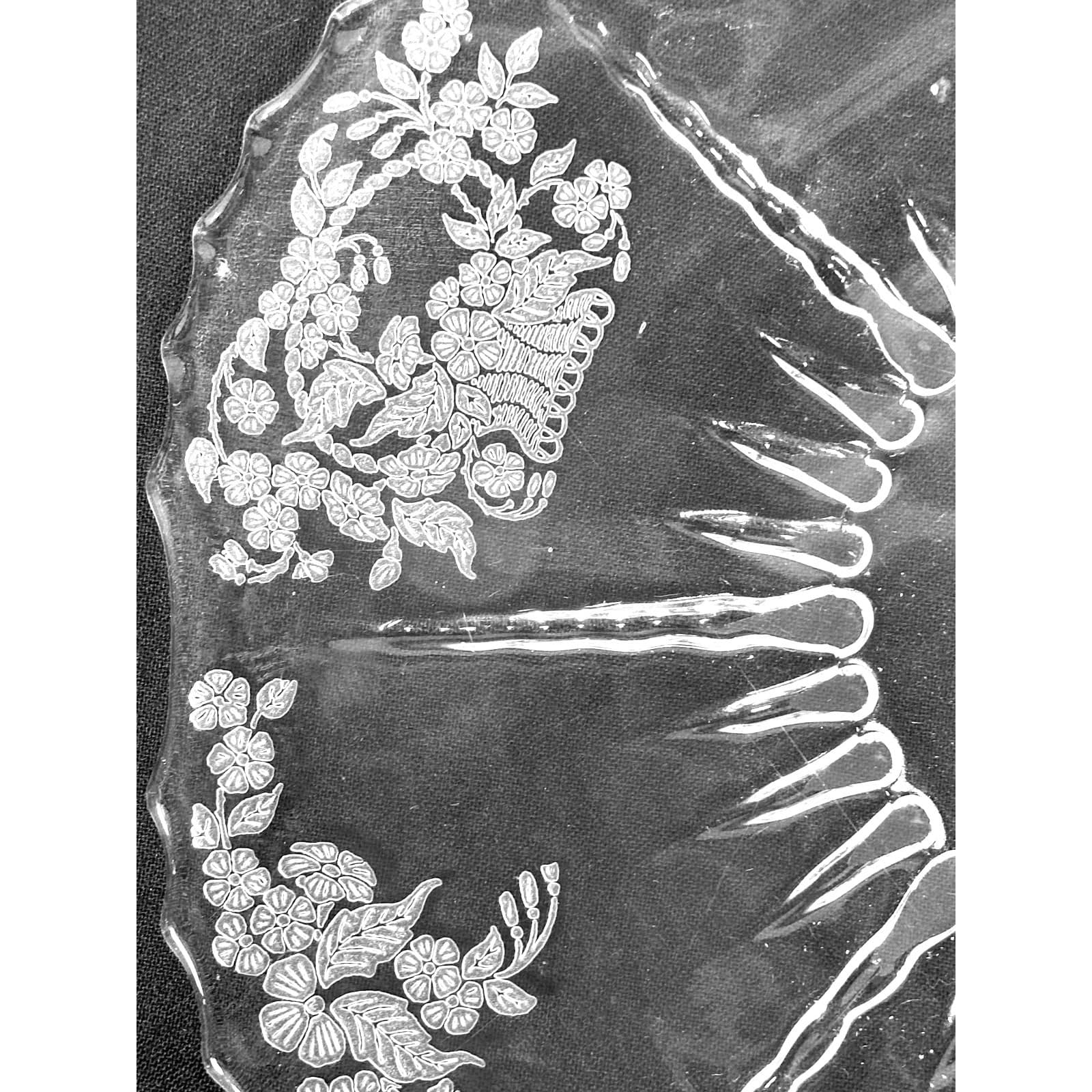 New Martinsville Meadow Wreath 11.5" Etched Crystal Cake Plate circa 1926-1944 - Thumbnail 2