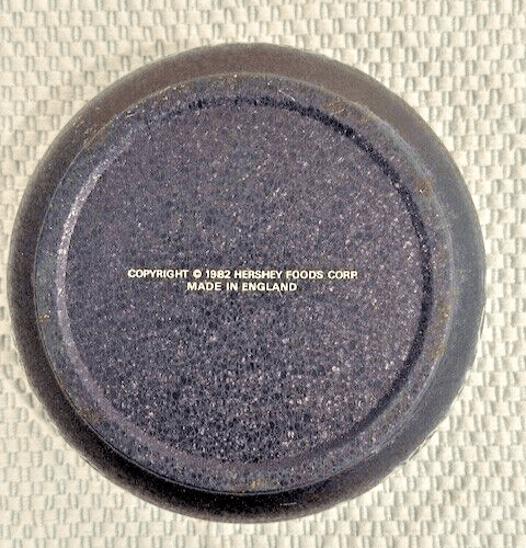 Hershey's Kisses Round Collector Tin 1982 - Thumbnail 3