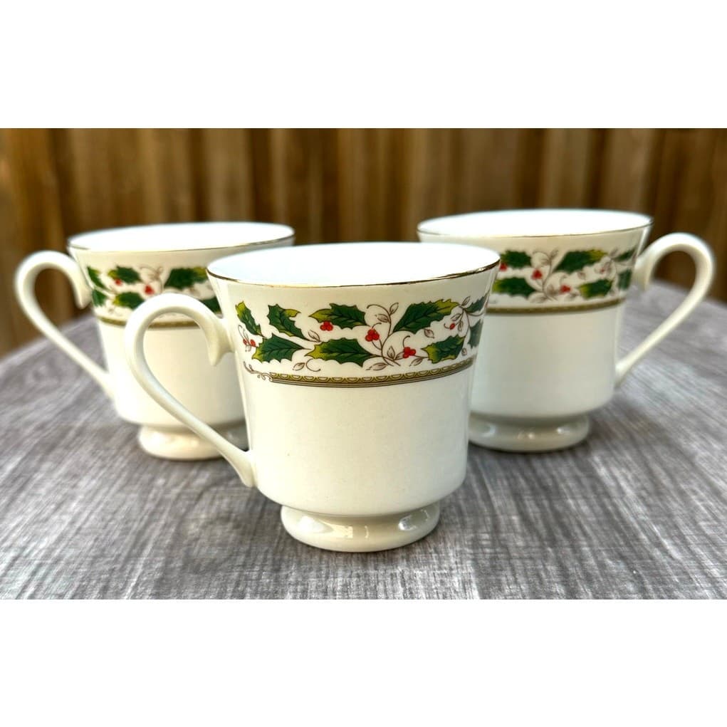 Royal Limited Home for the Holidays Holly Holiday Teacups Holly/Berries-Set of 3 - Thumbnail 5