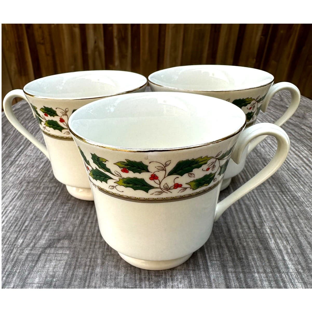 Royal Limited Home for the Holidays Holly Holiday Teacups Holly/Berries-Set of 3 - Thumbnail 3