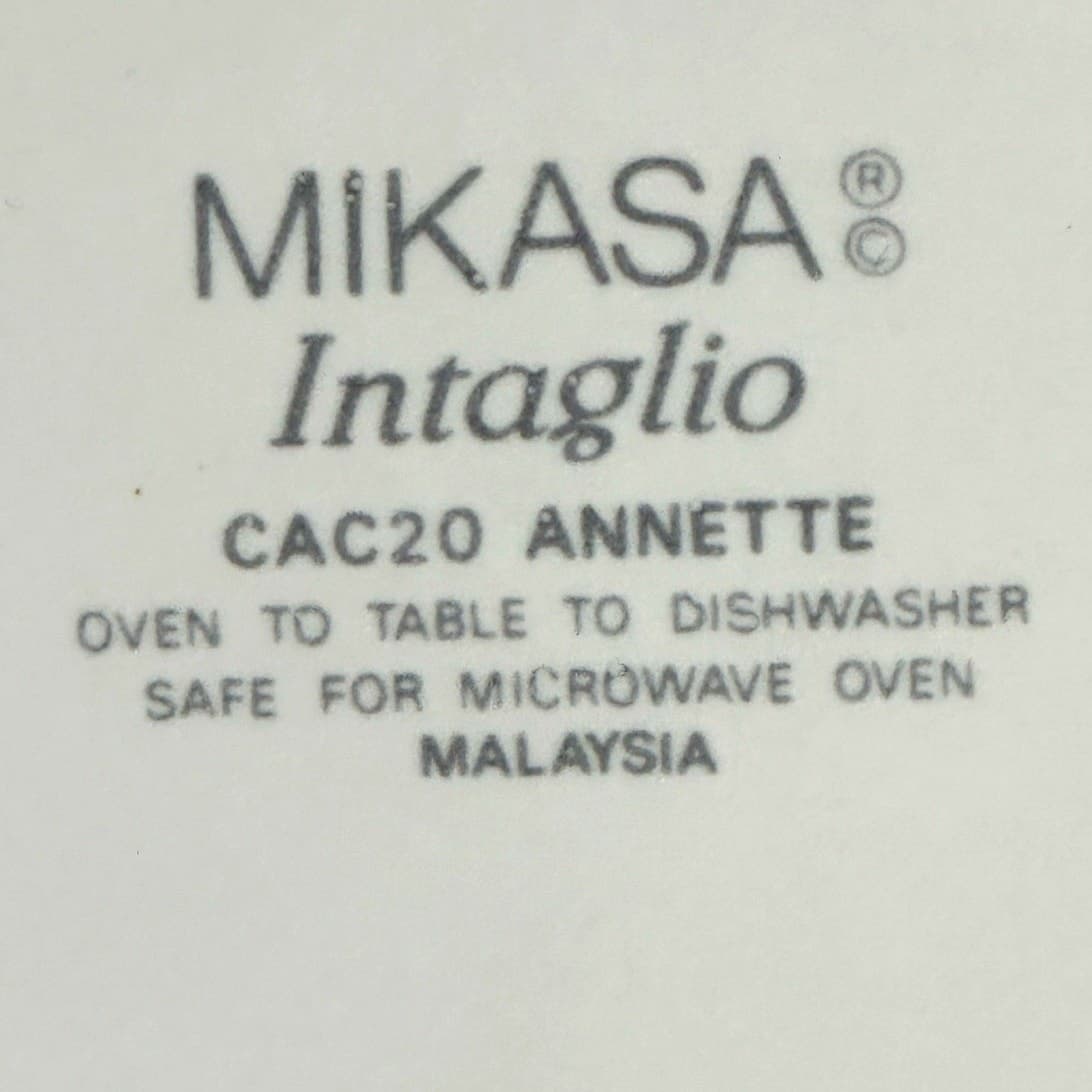 Mikasa Intaglio Annette 1987-2000 Six Pieces-Chop Plate [1] Salad [1] Bread [4] - Thumbnail 7