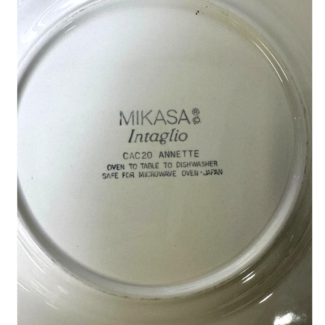Mikasa Intaglio Annette 1987-2000 Six Pieces-Chop Plate [1] Salad [1] Bread [4] - Thumbnail 6