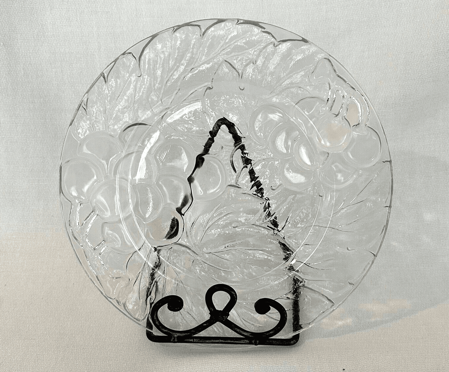 Vintage KIG Discontinued Grape Embossed Dinner Plate Indonesia-10 3/8" - Thumbnail 3