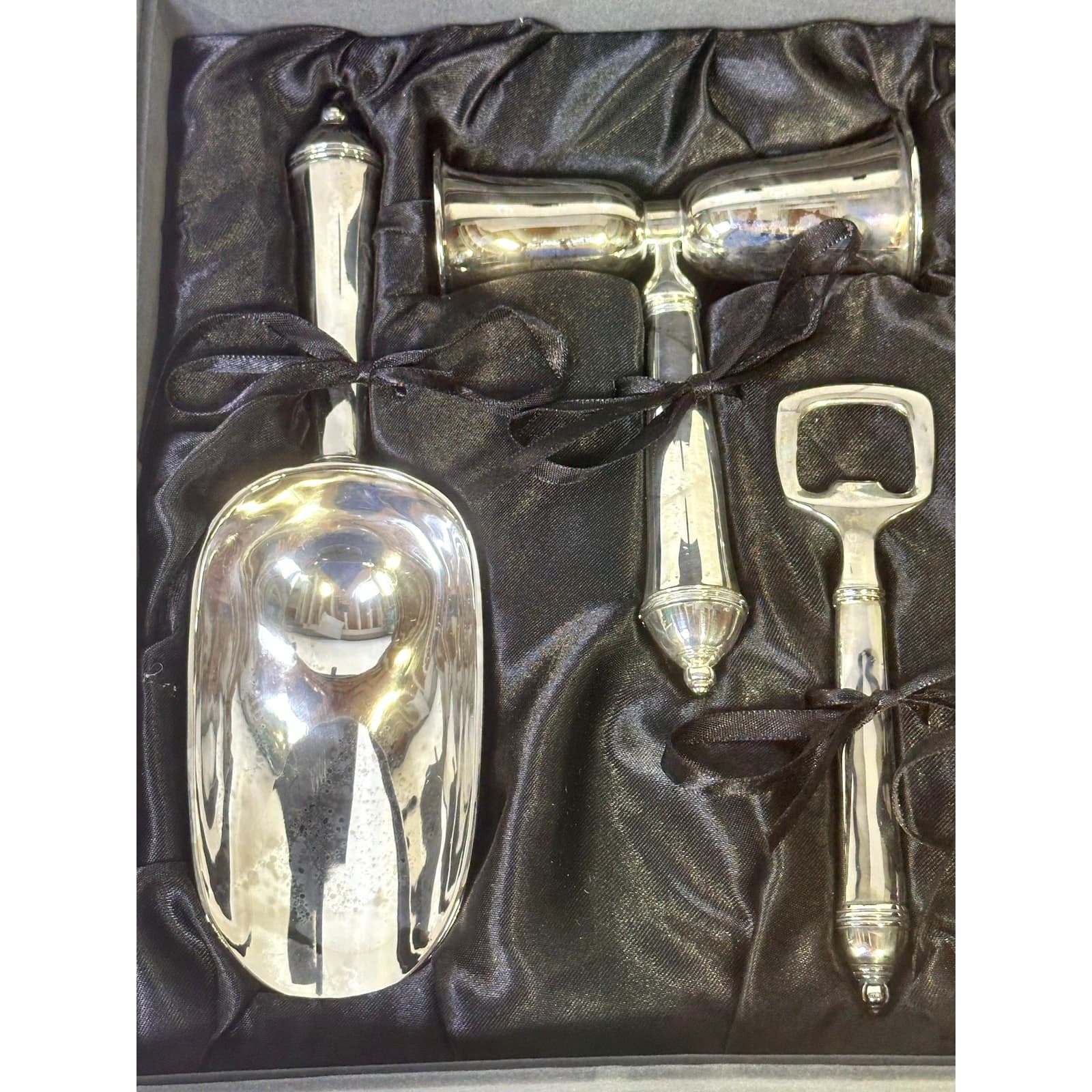 Saks Fifth Avenue Elegant 4 Piece Silver Plated Bar Set Black Satin Lined Case - Thumbnail 3
