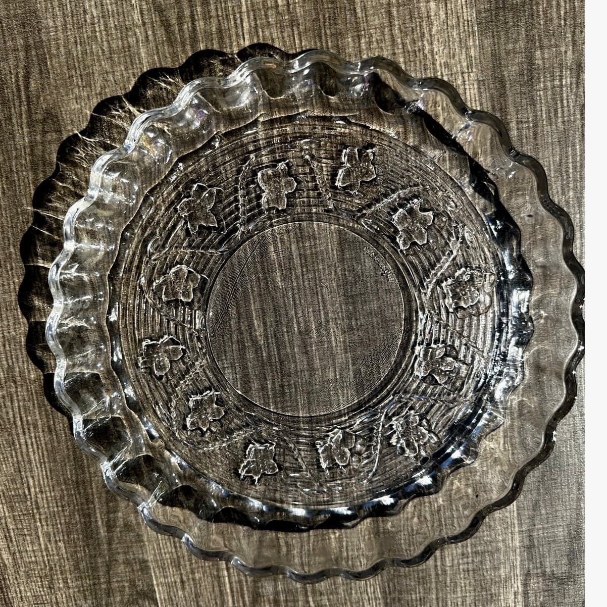 Clear Embossed Floral Design Glass Quiche 10" Pie Plate Scalloped Rim - Thumbnail 2