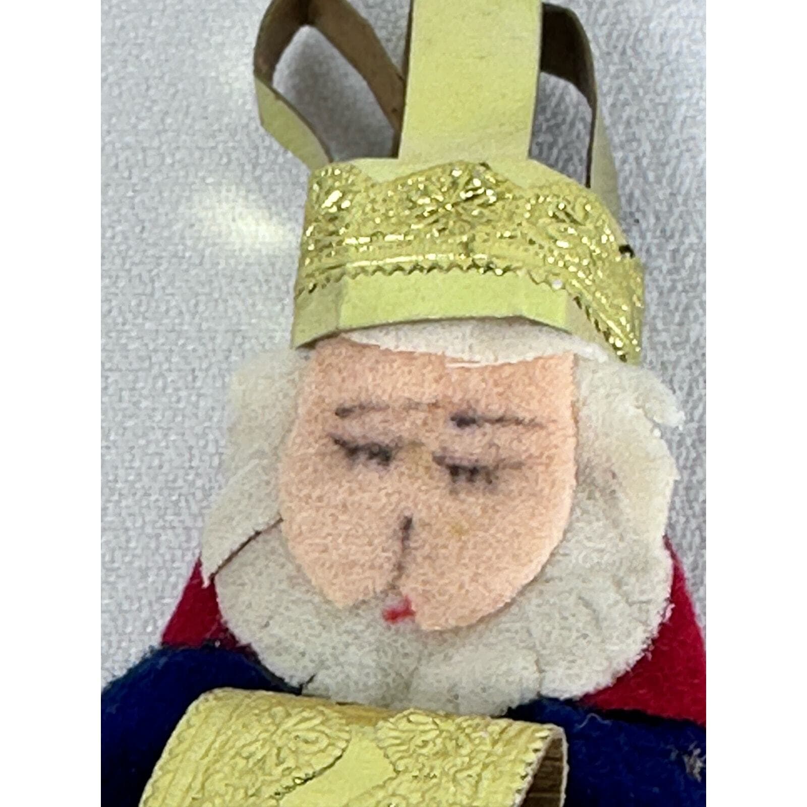 Nativity Wiseman Vintage Mid-Century Japan Felt & Gold Foil Cardboard Ornament - Thumbnail 6