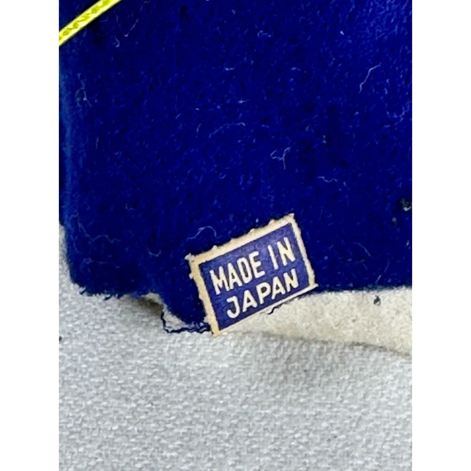 Nativity Wiseman Vintage Mid-Century Japan Felt & Gold Foil Cardboard Ornament - Thumbnail 5