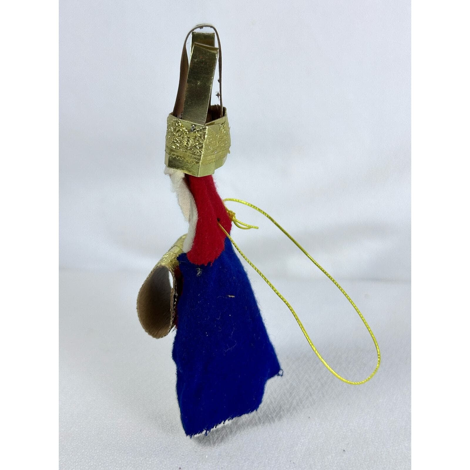 Nativity Wiseman Vintage Mid-Century Japan Felt & Gold Foil Cardboard Ornament - Thumbnail 2