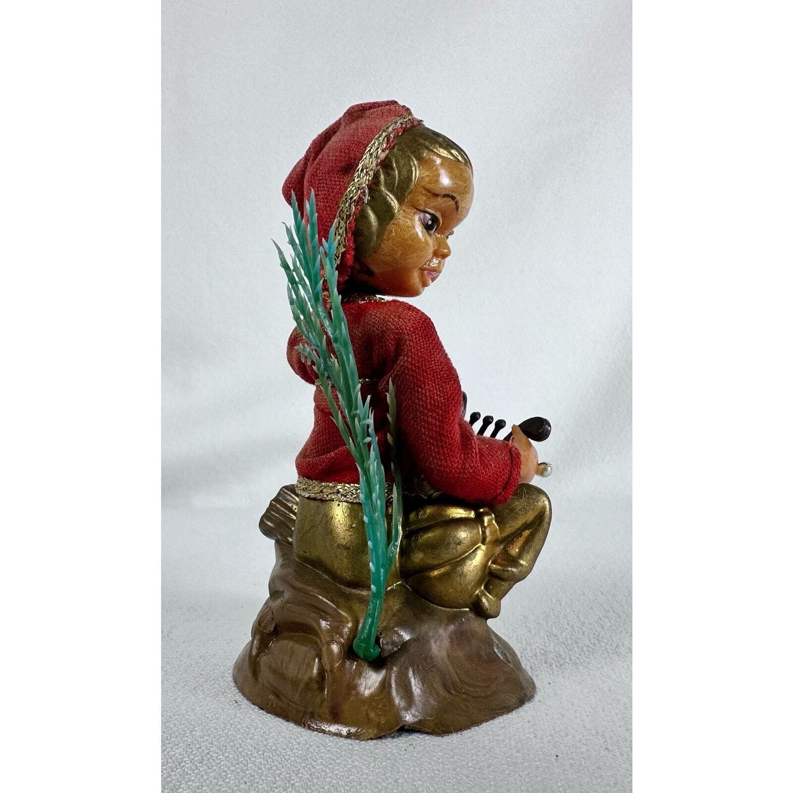 Mid-Century Pixie/elf figure w/ harp & green bead on hat 4” VG for age - Thumbnail 4