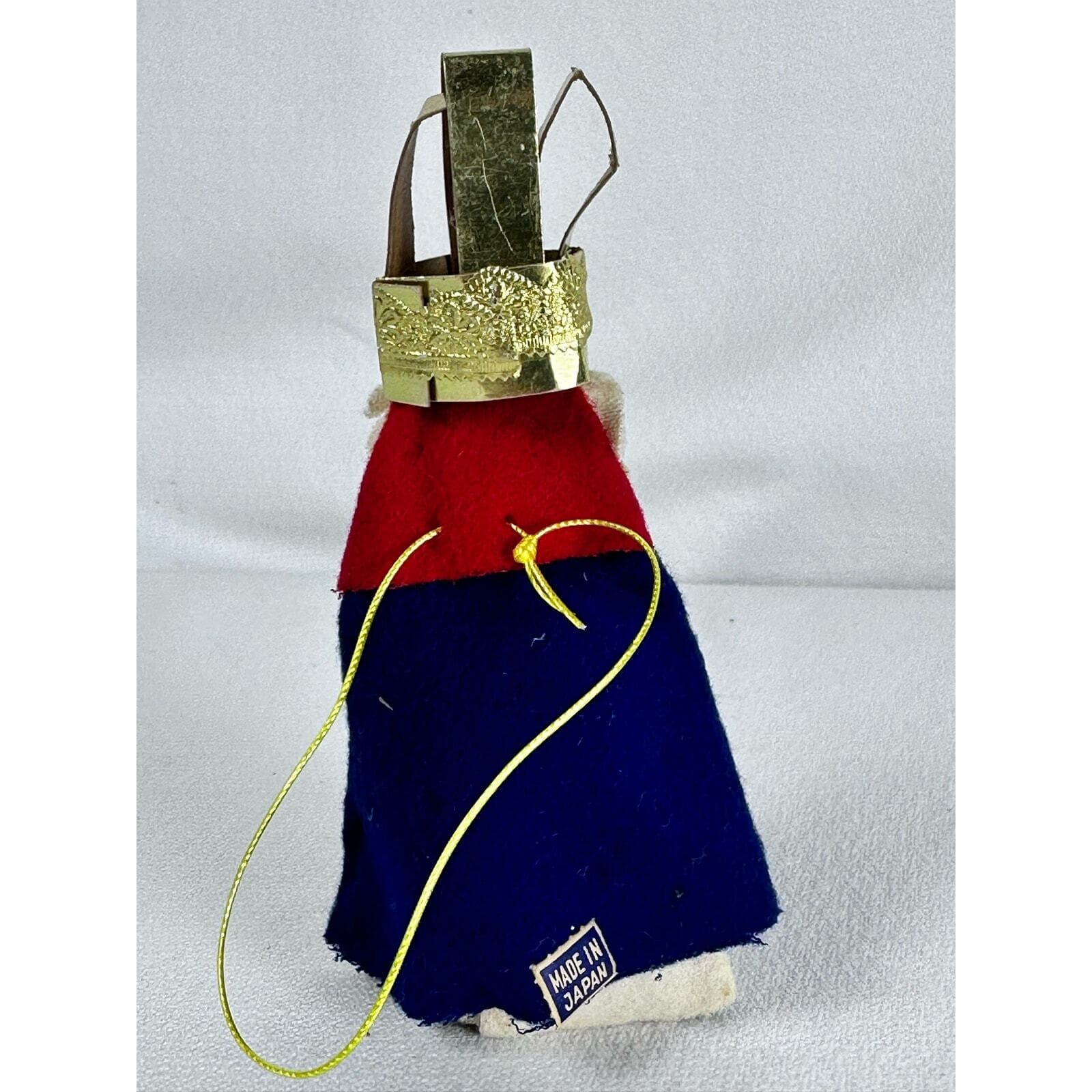 Nativity Wiseman Vintage Mid-Century Japan Felt & Gold Foil Cardboard Ornament - Thumbnail 3