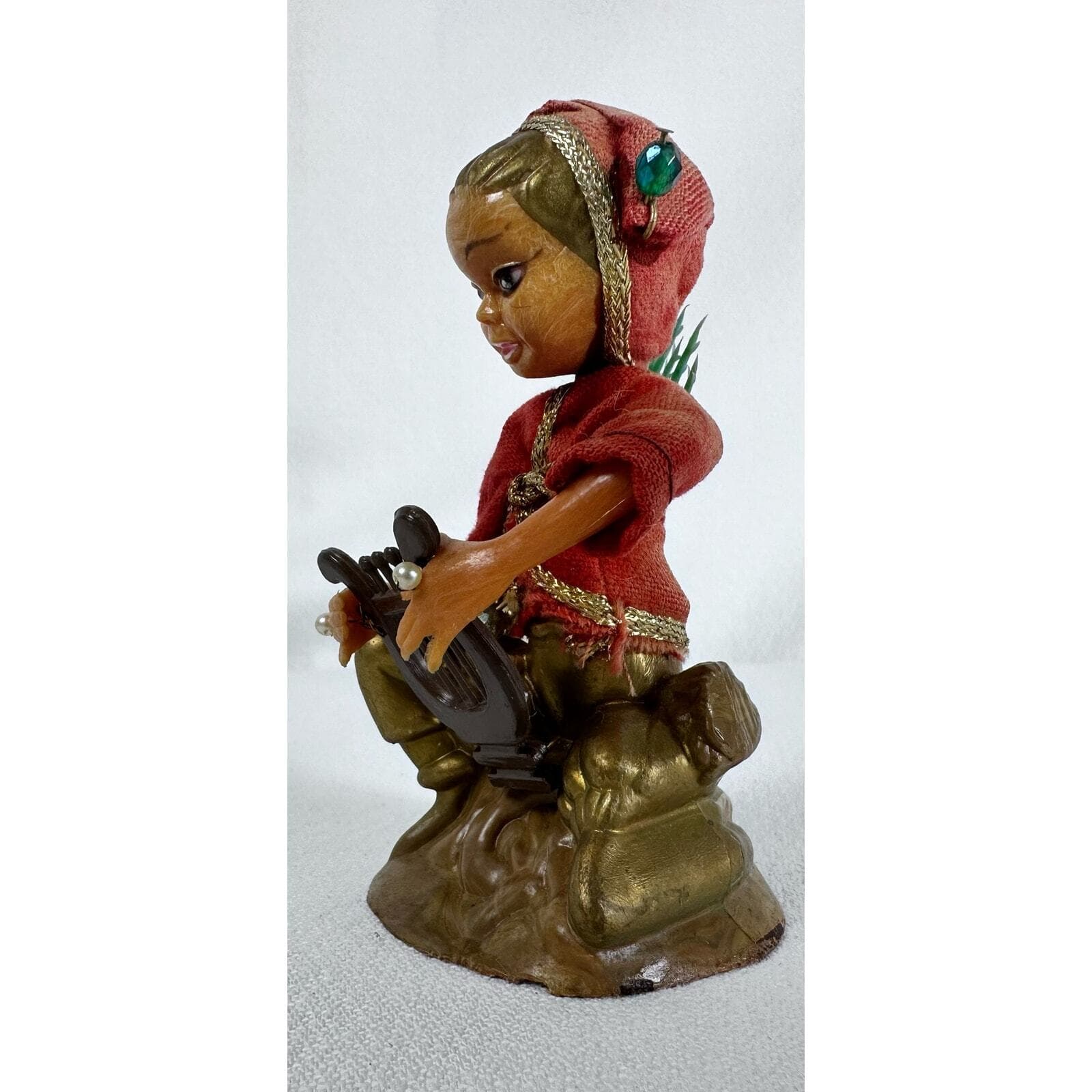 Mid-Century Pixie/elf figure w/ harp & green bead on hat 4” VG for age - Thumbnail 2
