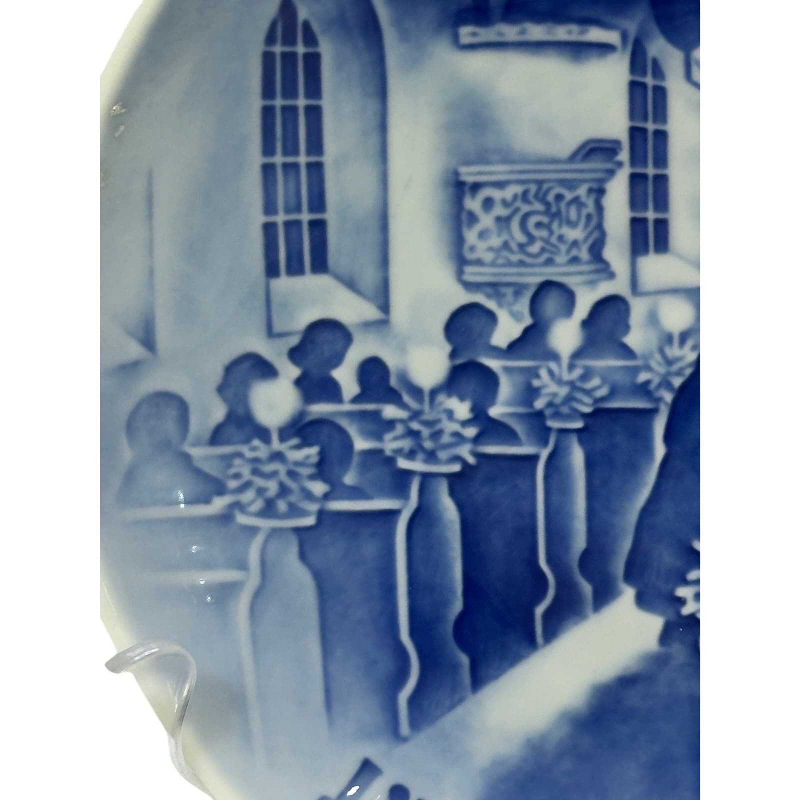 Bing and Grondahl Denmark 1968 Annual Christmas Plate 'Christmas in Church' - Thumbnail 4