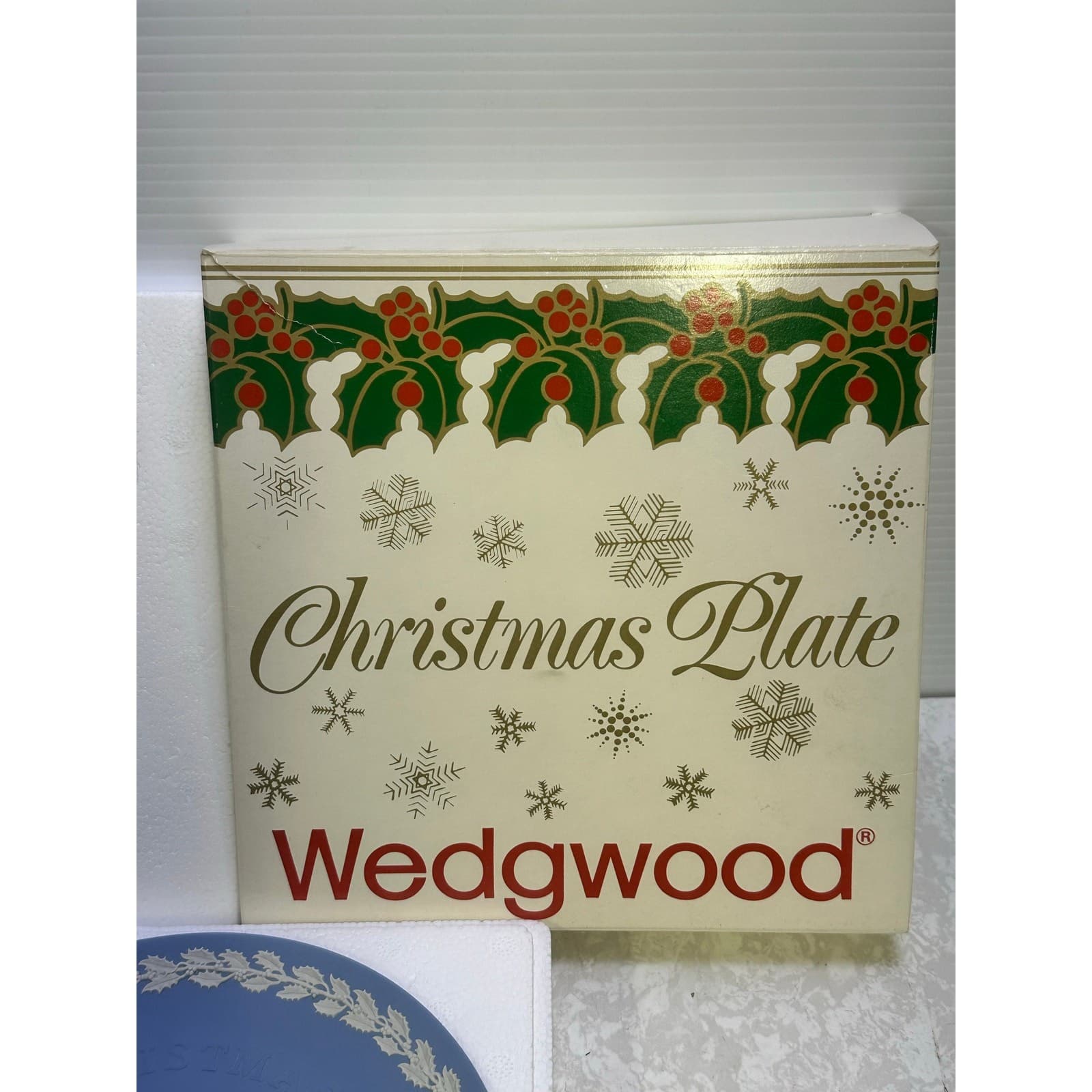 Wedgwood England Blue Jasperware 1990 'Christmas Skaters' Plate Original Box - Thumbnail 3