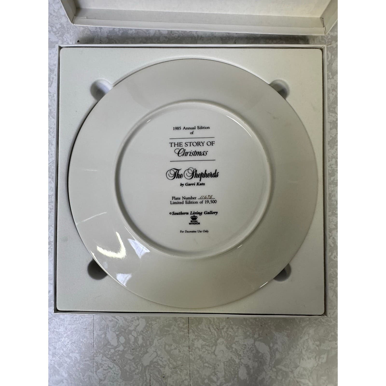 Southern Living Gallery 1985 Story of Christmas Plate 'The Shepherds' - Thumbnail 4