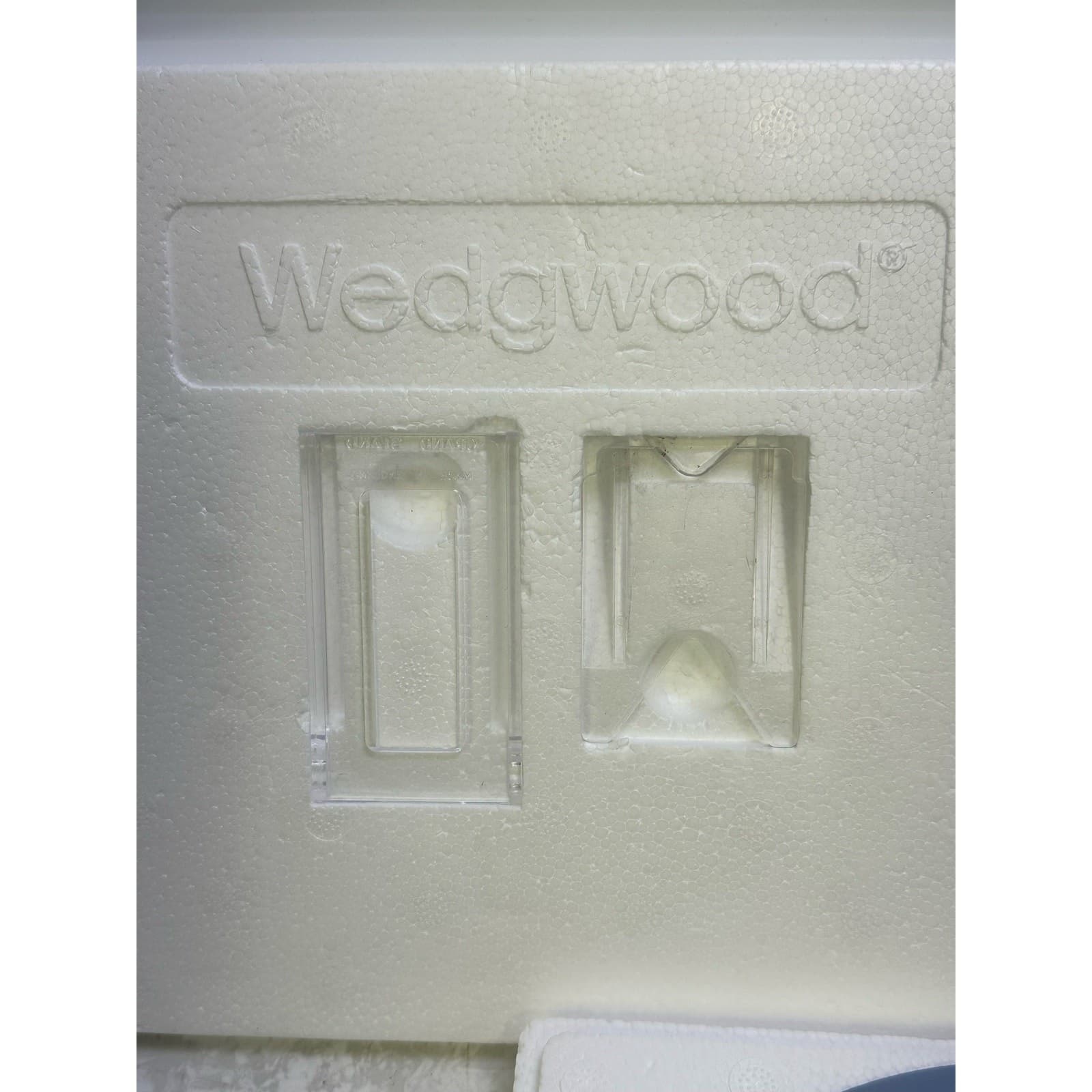 Wedgwood England Blue Jasperware 1990 'Christmas Skaters' Plate Original Box - Thumbnail 2