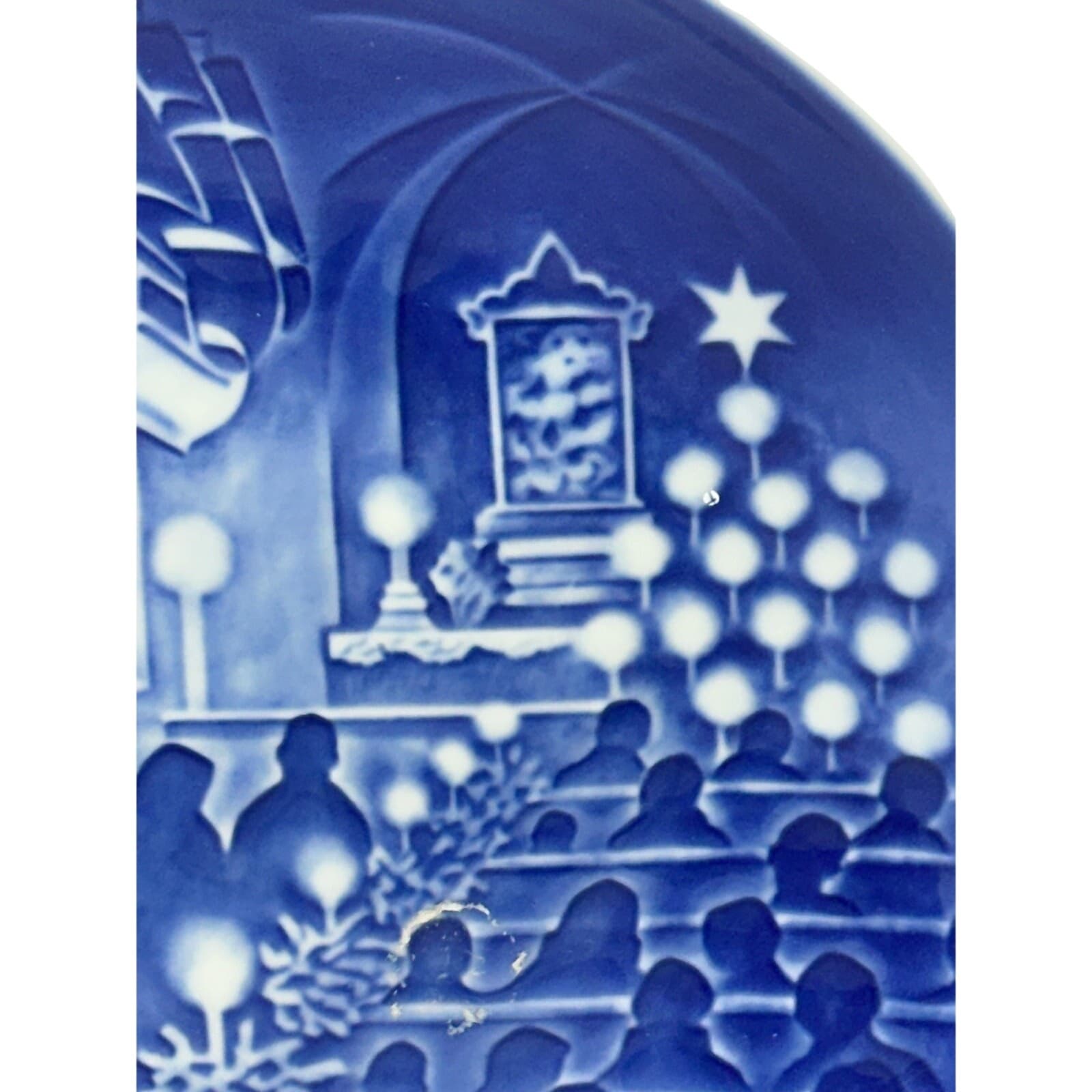 Bing and Grondahl Denmark 1968 Annual Christmas Plate 'Christmas in Church' - Thumbnail 3