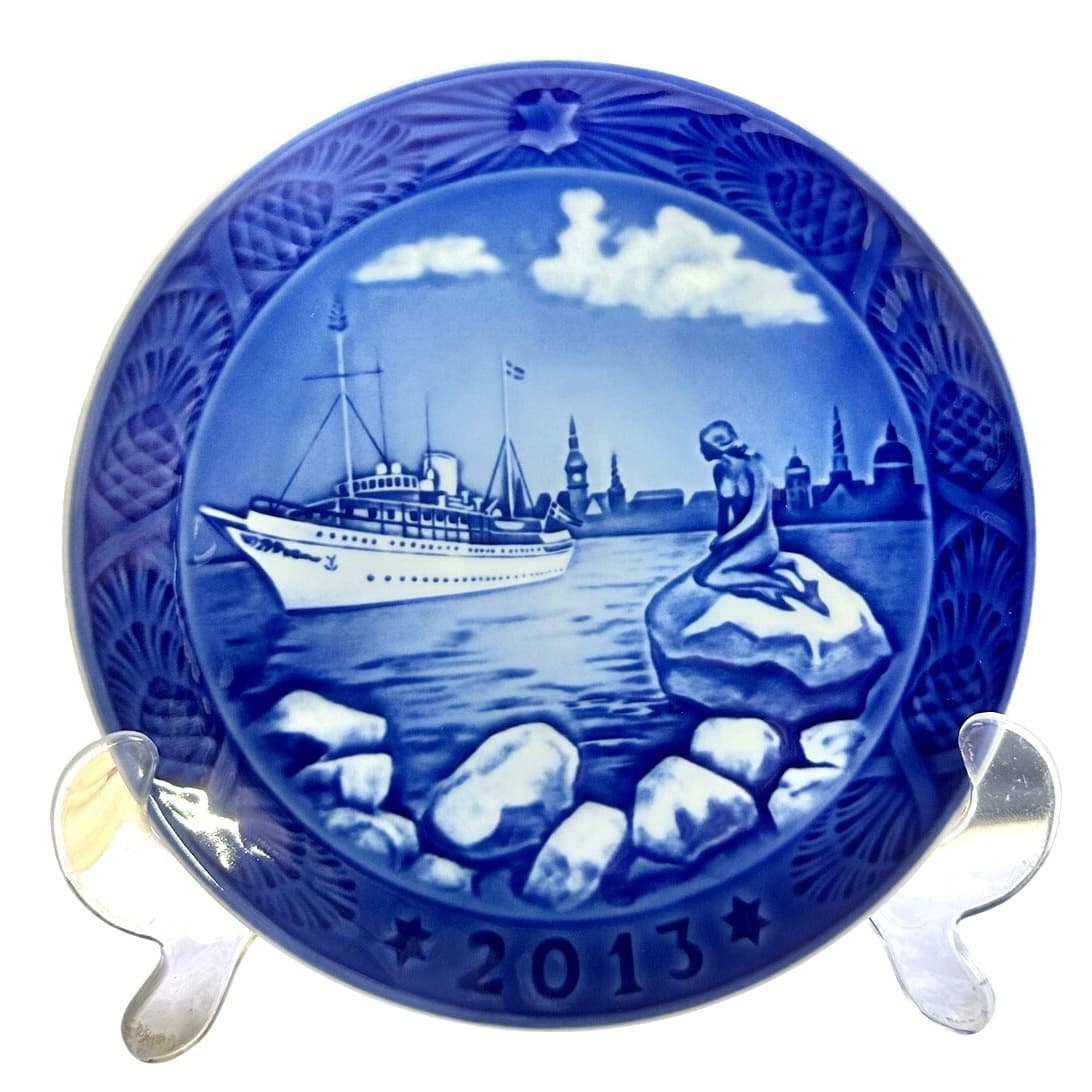 Royal Copenhagen Denmark 2013 Annual Christmas Plate 'Little Mermaid'