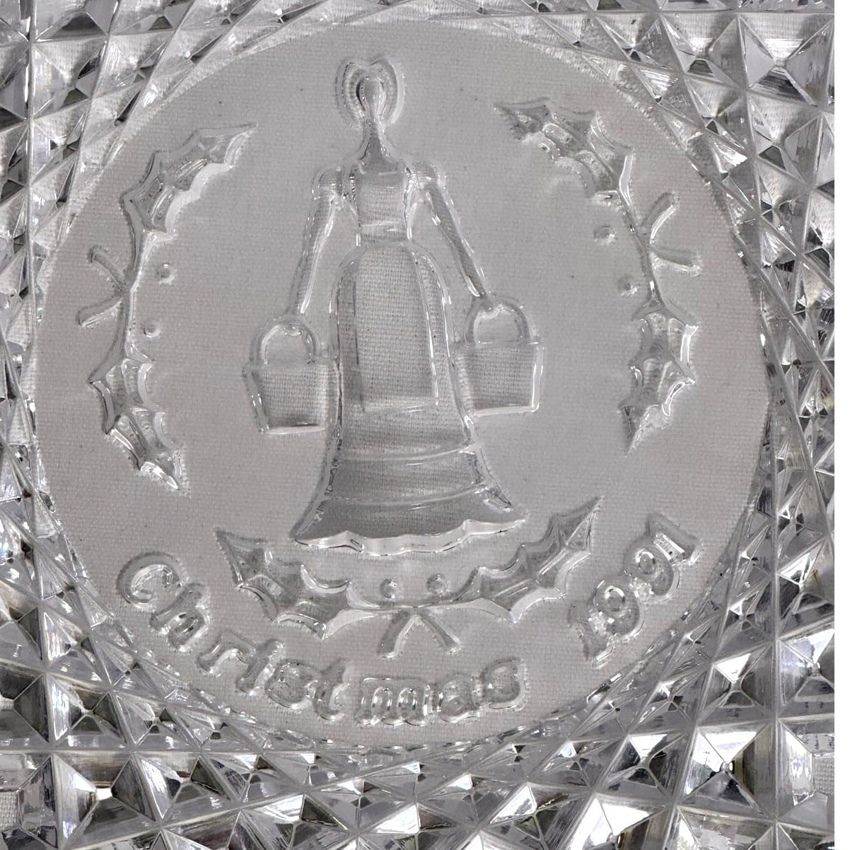 Waterford Ireland Crystal Twelve Days of Christmas 1991 "Maids-a-Milking" Plate - Thumbnail 2