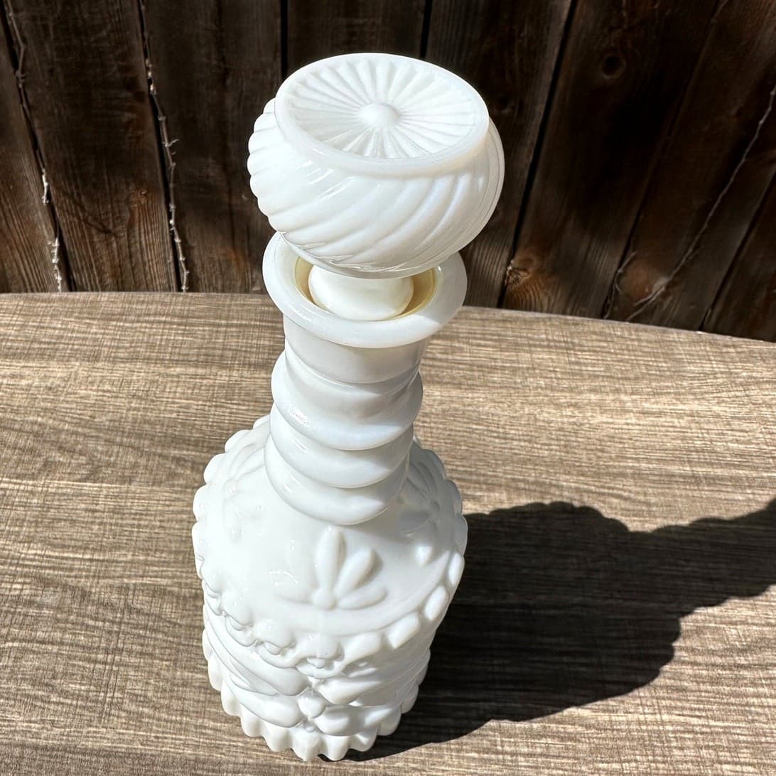 Jim Beam Vintage 1969 Milk Glass Empty Decanter Bottle KY DRB-230 - Thumbnail 3