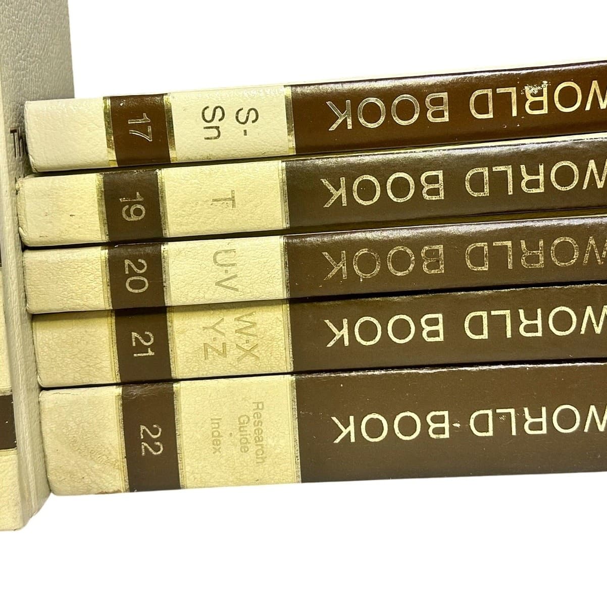 1973 World Book Encyclopedia Set-21 Volumes (Missing Vol 18) w/Reference Guide - Thumbnail 4